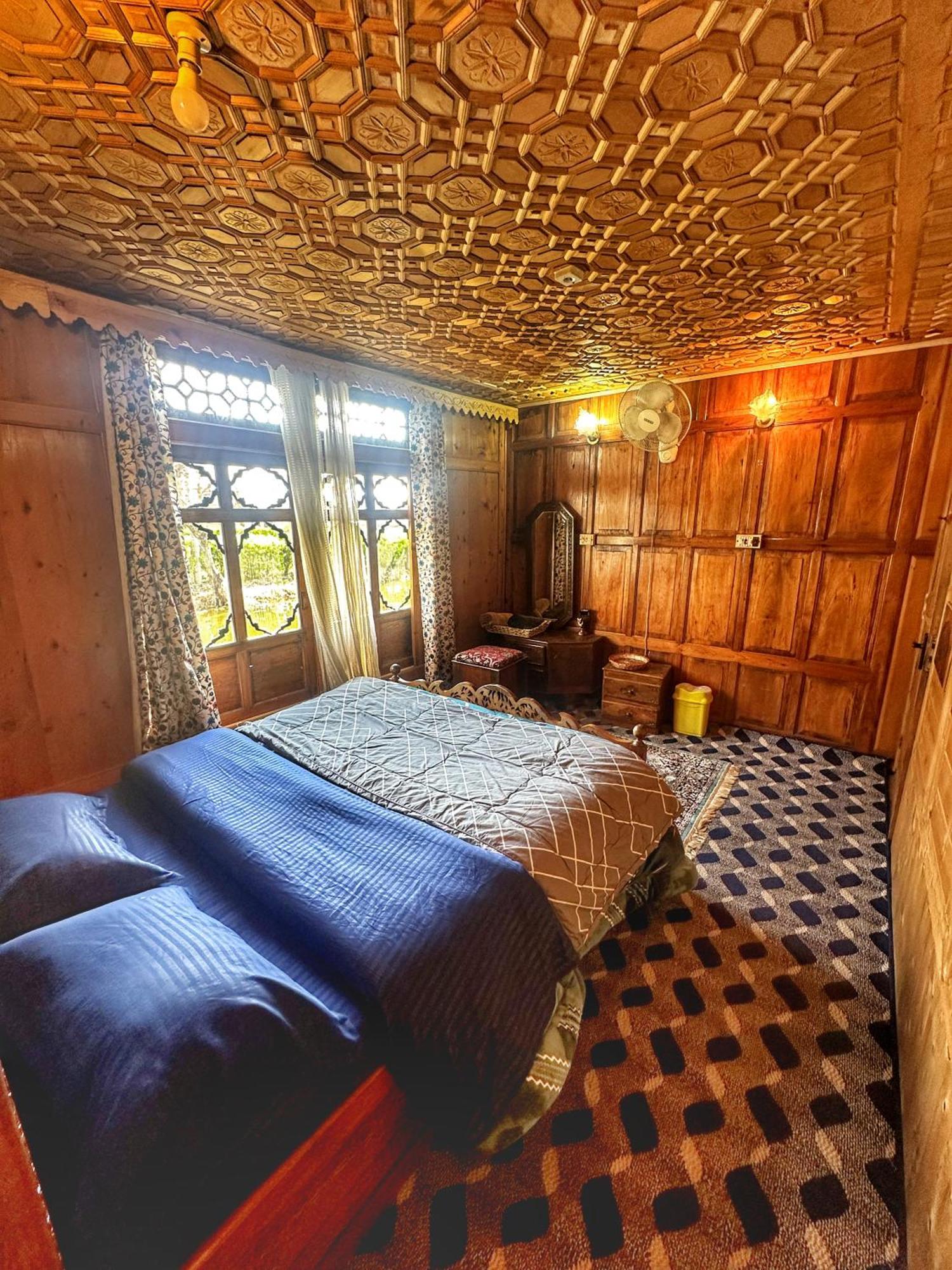 Lala Rukh Group Of Houseboats Hotel Srinagar  Exterior photo